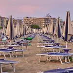 Your Garden Heaven In The Heart Of Lido Dei Pini Μπιμπιόνε