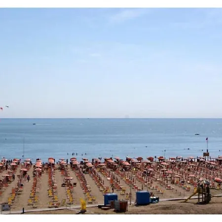 Your Garden Heaven In The Heart Of Lido Dei Pini