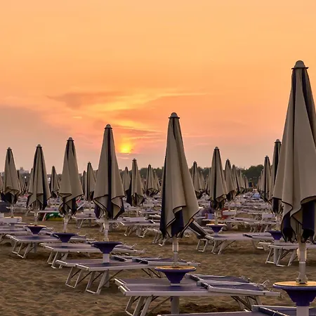 Your Garden Heaven In The Heart Of Lido Dei Pini